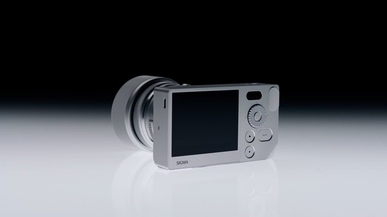 SIGMA BFフルセット(48.5万円相当) The Sigma BF: a stunning looking 26.4 MP full frame compact in a